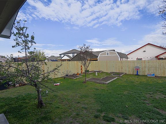 4th image of 10717 N 151st East Ave