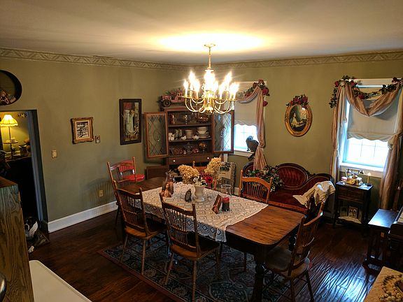 dinning room 16' x 19'