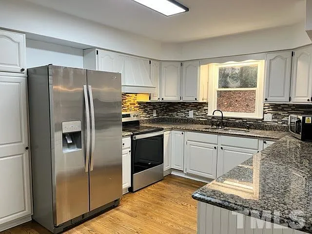 2112 N Hills Dr — Photo 5