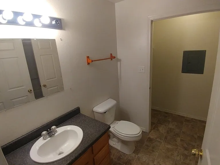 1017 Alvarado Dr SE — Photo 9