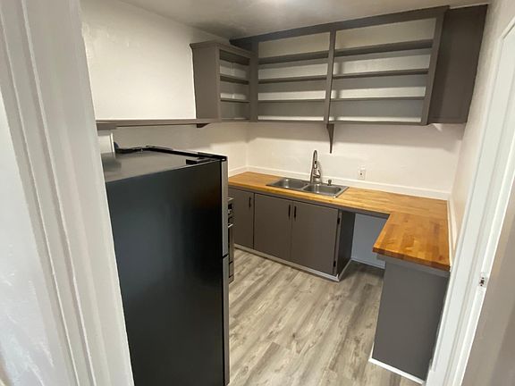 3rd image of 422 N Yellowstone St #6