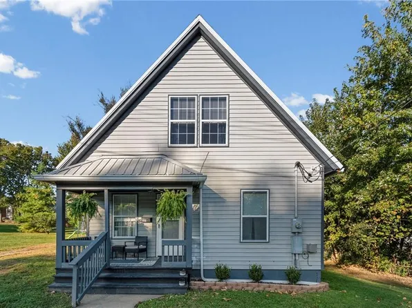 302 N Shaw St, Richmond, MO 64085