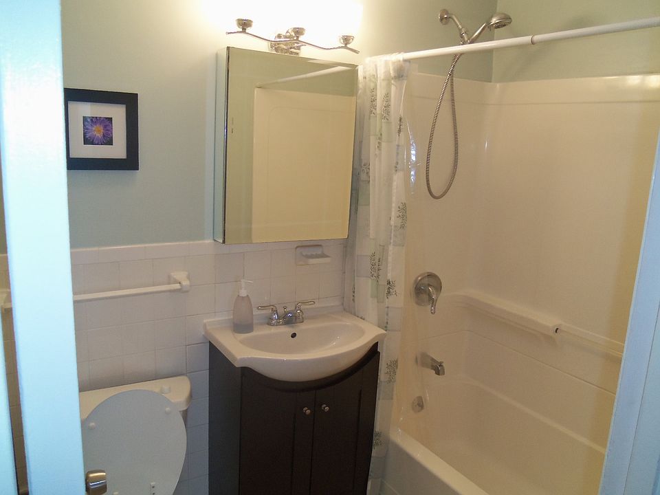 2nd image of 1000 Governors Dr APT 2