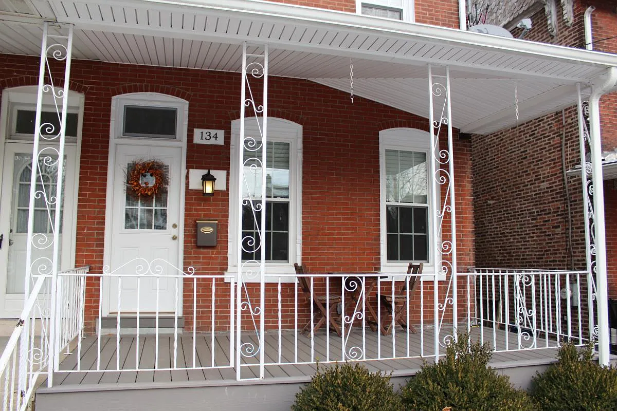 134 E 8th Avenue — Photo 2