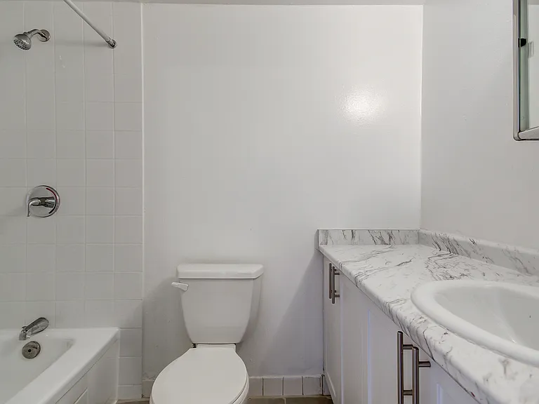 15 Eastbourne Dr — Photo 19