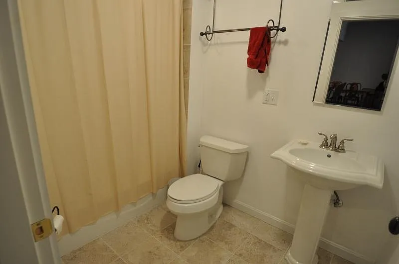 2 bed, 1704 sqft, $4,400 — Photo 4