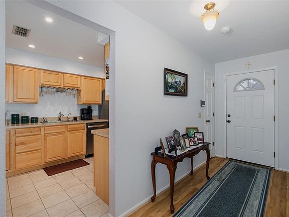 3rd image of 7834 Radcliffe Cir