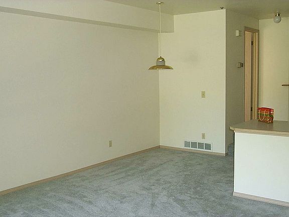 3rd image of 1615 Bellevue Way NE APT 04