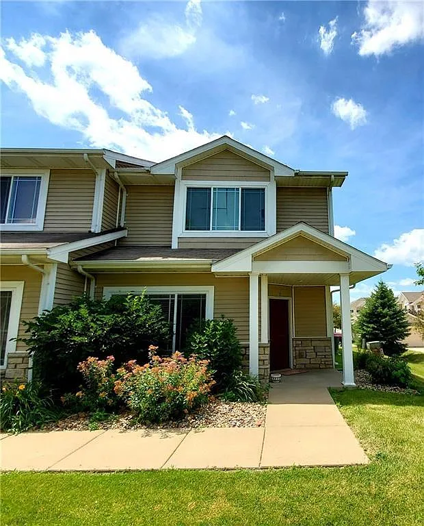 3 bed, 2.5 bath, 1321 sqft, $1,675 — Photo 1