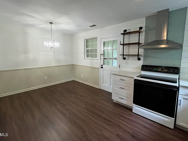 222 Waldo St — Photo 9