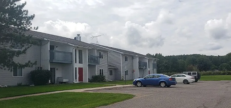 Glen Crest Apartments — Photo 1