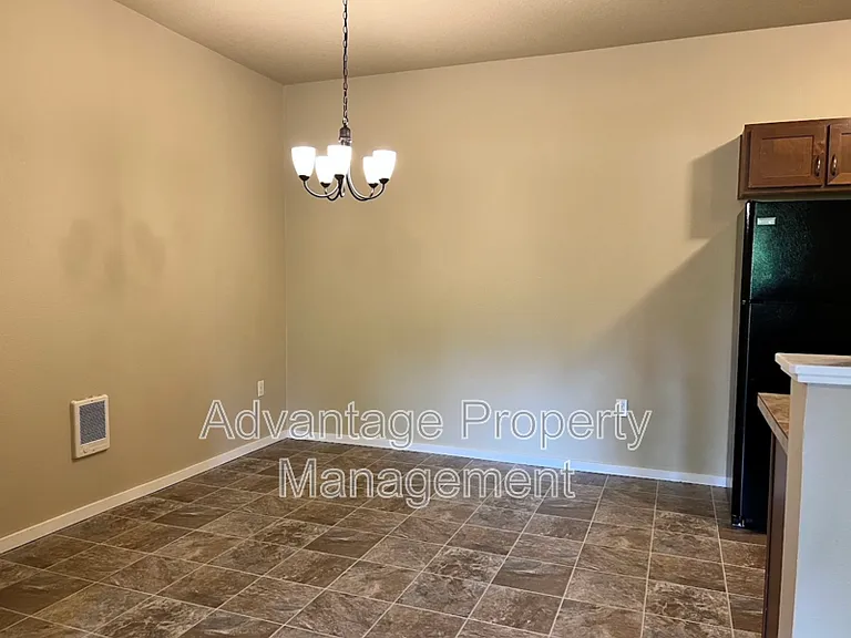 523 Catron St N #5 — Photo 34