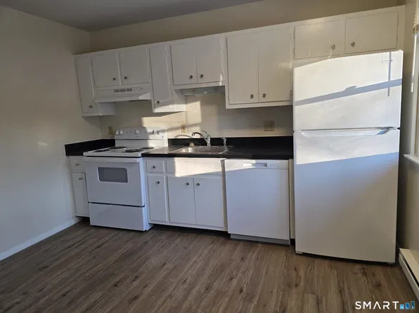100 Hickory St APT L, Norwich, CT 06360