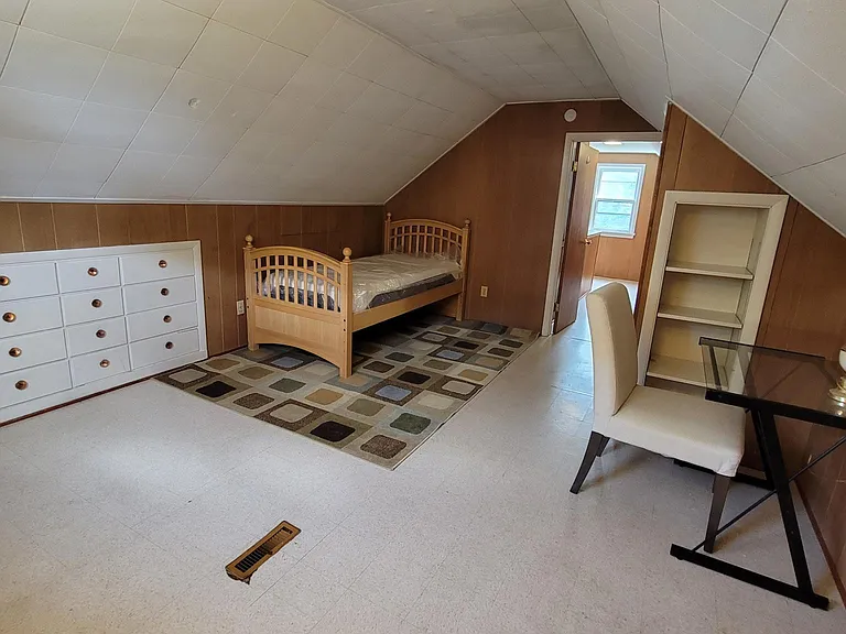 113 Rossiter Rd — Photo 12