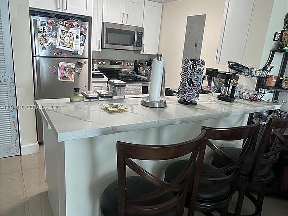 3rd image of 275 NE 18th St APT 1902