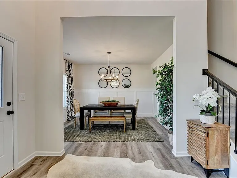 326 Rodeo Dr — Photo 3
