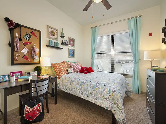 2nd image of 860 S Wilmington Ave APT 101