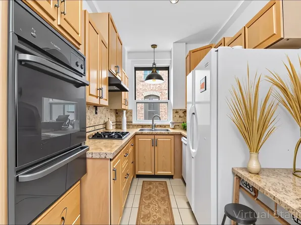 409 Edgecombe Avenue image 6 of 13