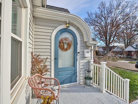 5th image of 3812 S Berkley Cir