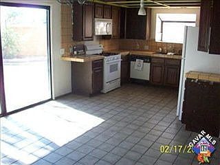 3rd image of 1532 W Newgrove St