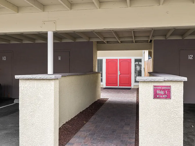 Coronado — Photo 21
