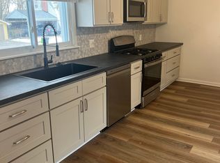 115 W South Holly Rd, Fenton, MI 48430