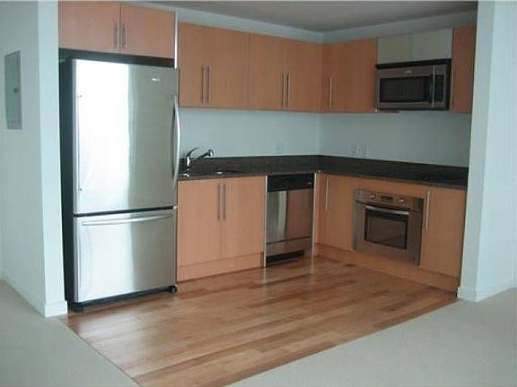 MET 1 Condominium