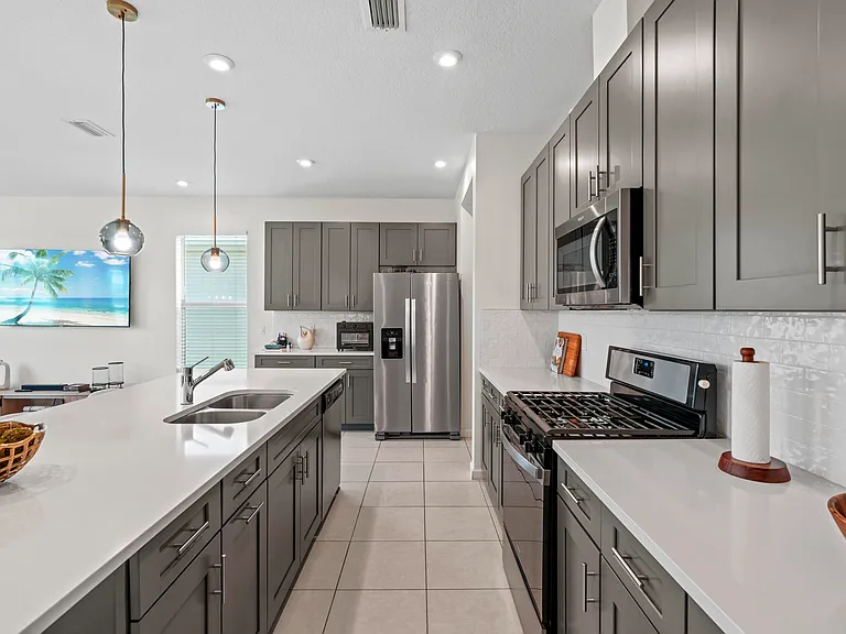 10700 SW Gloriana St — Photo 7
