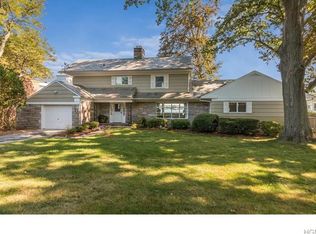 81 Echo Bay Dr, New Rochelle, NY 10805