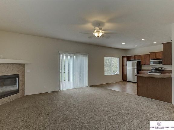 2nd image of 19609 Weir St
