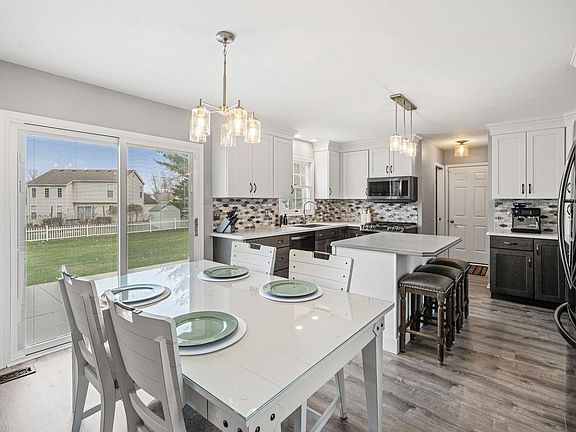 4th image of 3838 Fern Hill Dr