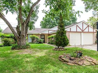 2711 Heritage Colony Dr, Webster, TX 77598