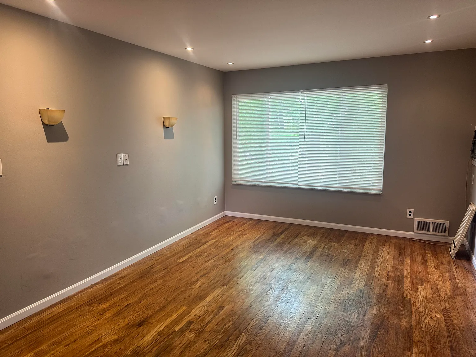 2 bed, 1.0 bath, 769 sqft, $1,300 — Photo 4