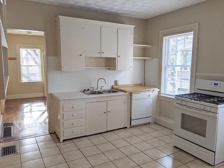 50 Pitman St #2 — Photo 2