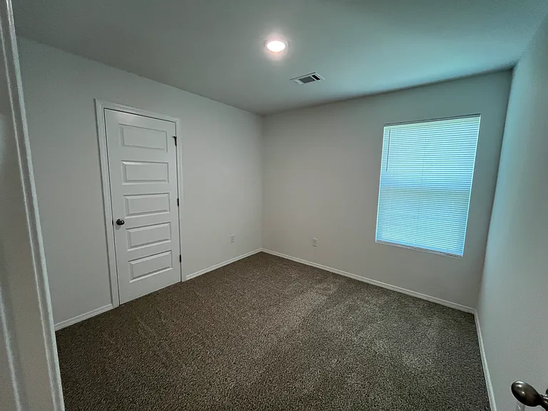 410 Moonlight Graham Blvd — Photo 8