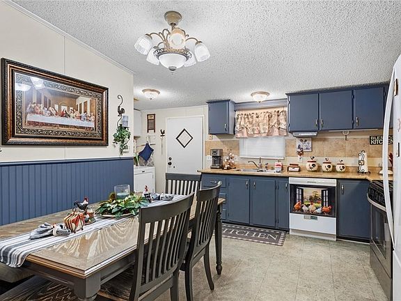 4th image of 1656 Pecan Dr NW