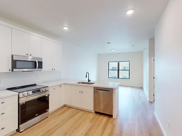 5100 S Rolling Green Ave #212, Sioux Falls, SD 57108