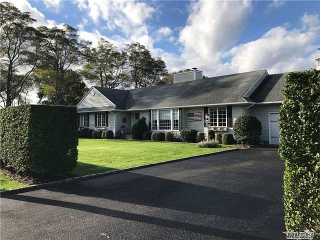 1st image of 590 Willow Terrace Ln