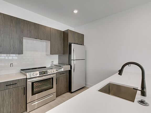 2nd image of 3045-51 Richmond St #203