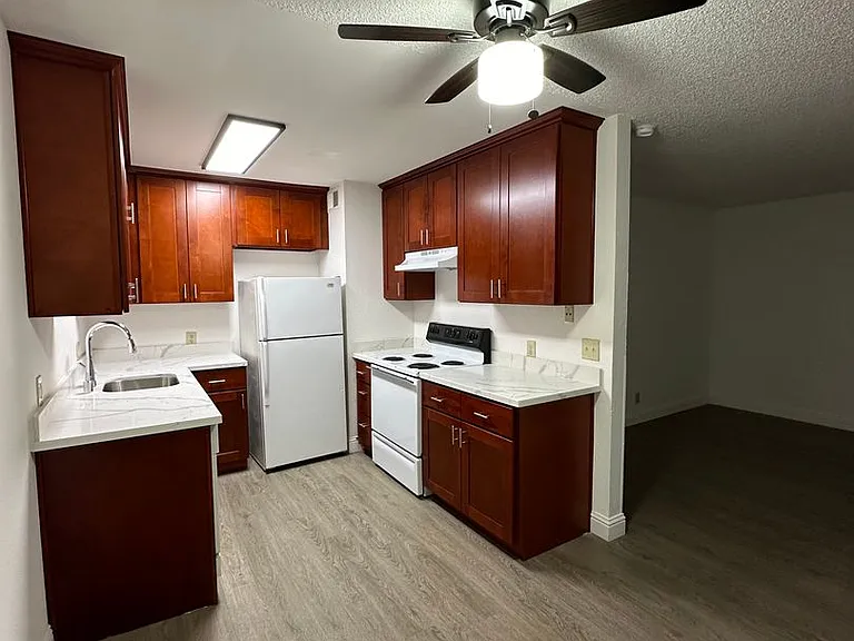 3259 Marshall Way #10 — Photo 4
