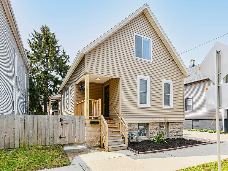621 E Wright St — Photo 13