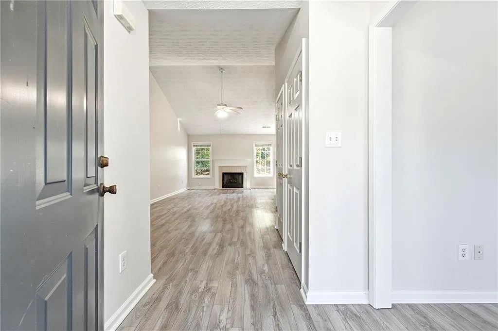 4 bed, 2.0 bath, 1970 sqft, $2,550 — Photo 4