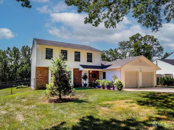 9 Staghorn Dr, Matawan, NJ 07747