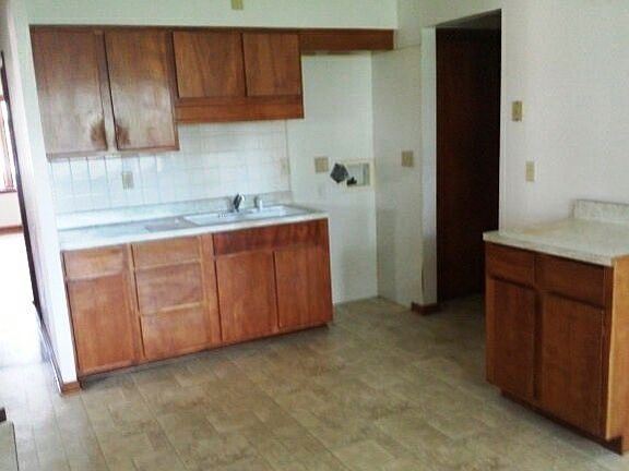 3rd image of 2412 Paradise Blvd