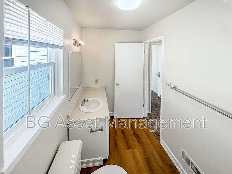 810 3rd St — Photo 5