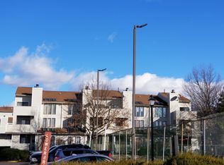 810 Spinnaker Ct, Secaucus, NJ 07094