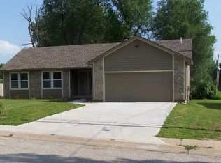 215 SW 5th St, Lees Summit, MO 64063