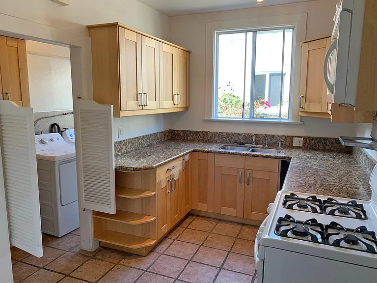 845 N Citrus Ave — Photo 6