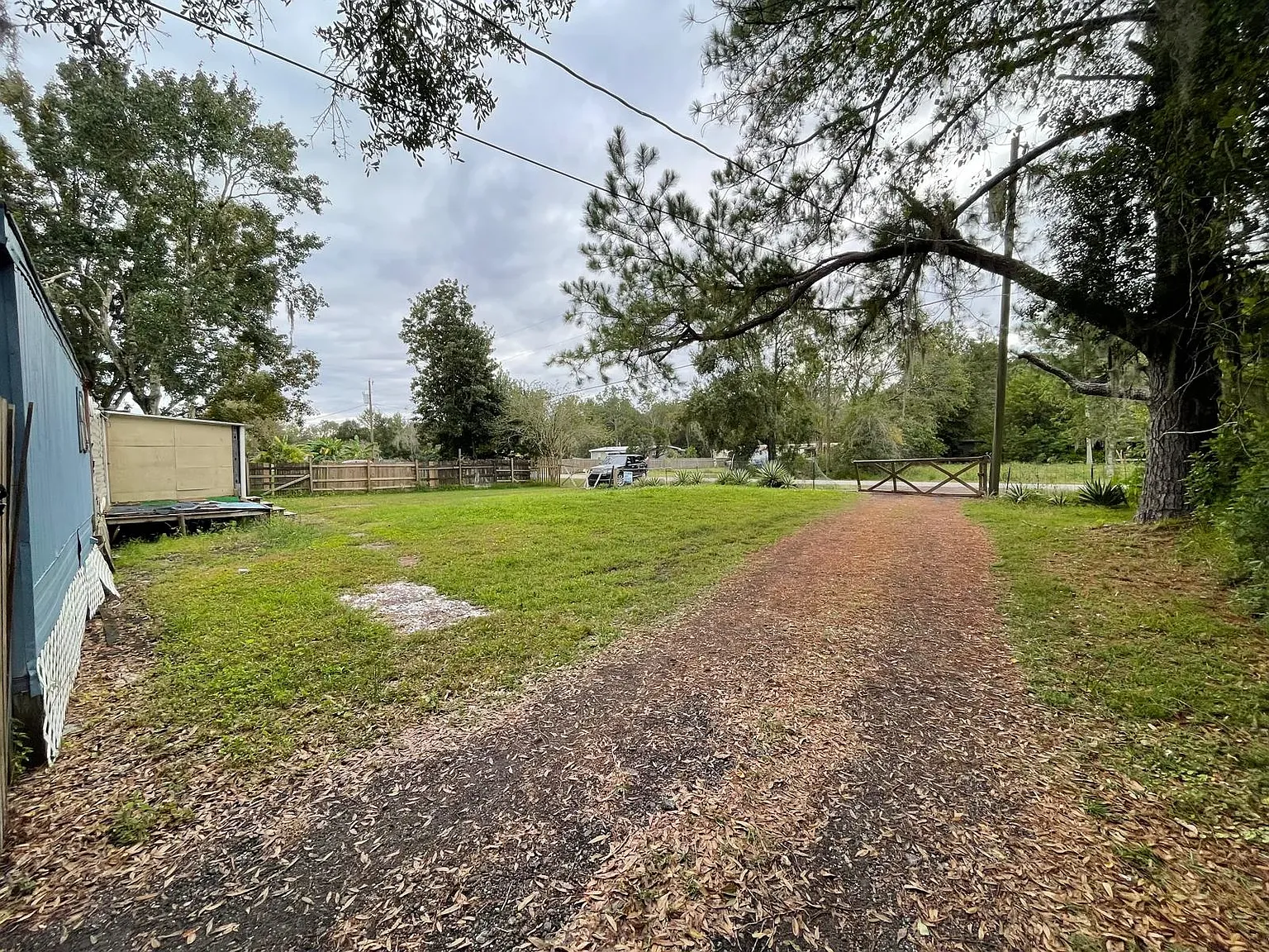 3 bed, 924 sqft, $1,200 — Photo 3