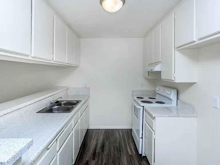 Pacific View Apartment Homes — Photo 21